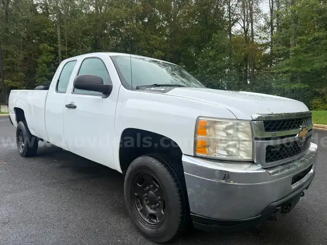 2011 Chevrolet Silverado 2500HD Work Truck Ext. Cab 4WD