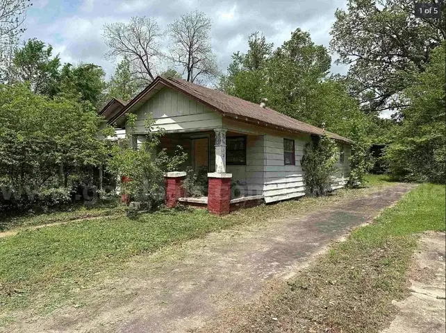Investor Special: Fixer Upper Opportunity. Single Family House For Sale In Pine Bluff, AR.