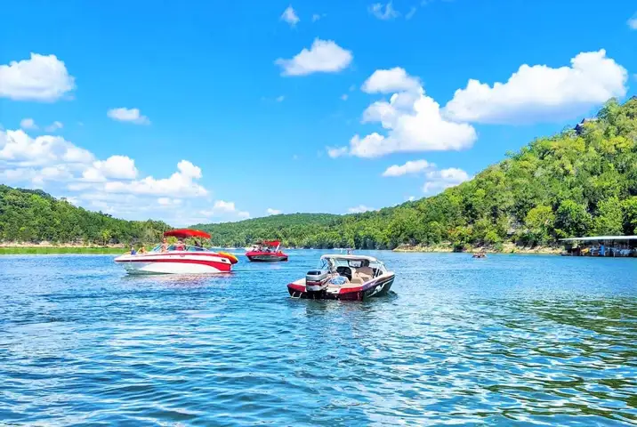 Residential Buildable Land Lot (.31 acres) for Sale in Holiday Island, Arkansas. Lake Community.