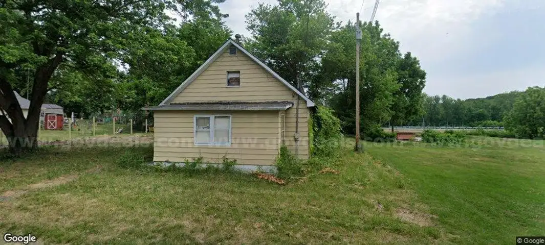 Attention Investors: Single Family Vacant Home For Sale in Canton, IL - Incredible Value.