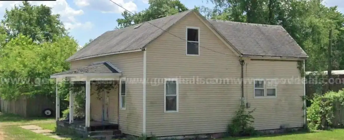 Attention Investors: Deeply Discounted Single Family House in Lenzburg, IL 62255.