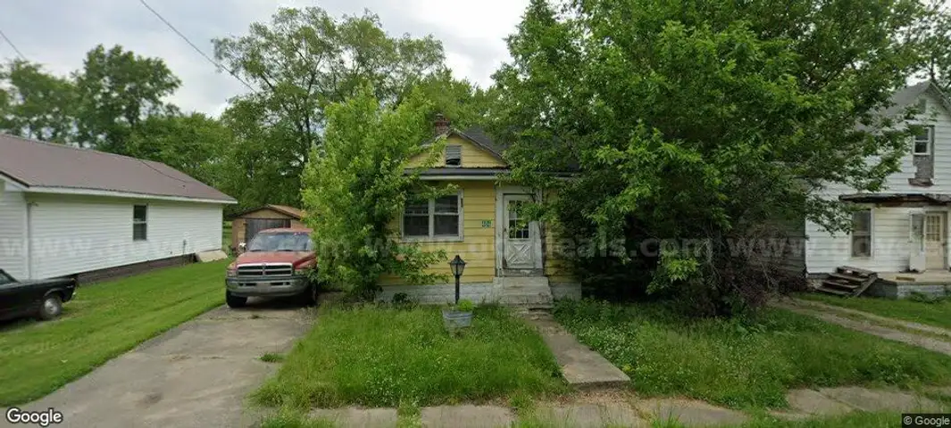 High-Potential Single-Family Fixer-Upper on Spacious Lot in the Heart of Pana, IL &#x2013; Incredible Value for Investors