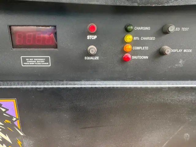 600 BATTERY CHARGER 24V model DLG3B12-865