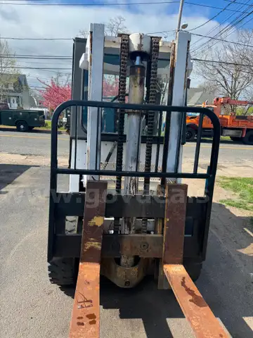 Yale GP-080 forklift with 8000 lbs max lifting capacity