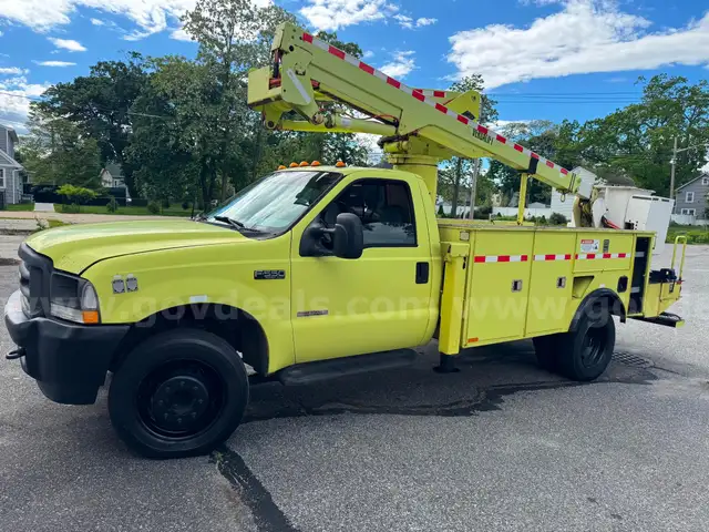 2003 Ford F-550 Super Duty Bucket Truck