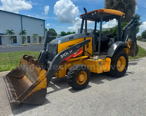2016 John Deere 310 4x4 Tractor Backhoe with Extended Hoe