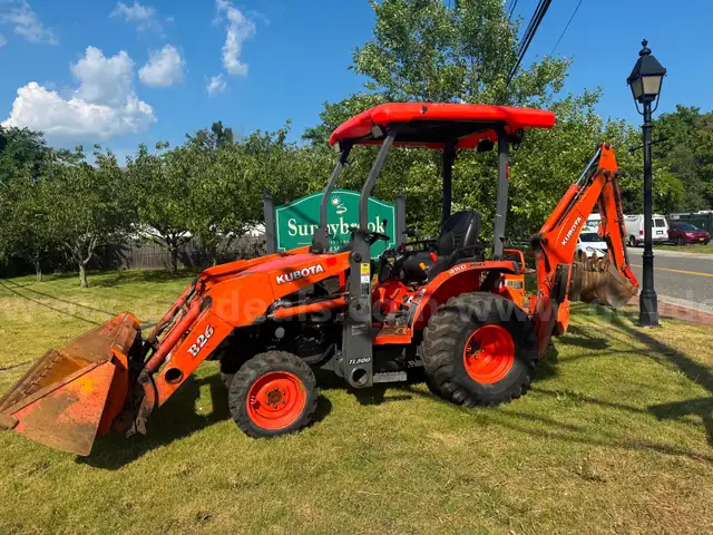 Kubota B26 TRACTOR LOADER BACKHOE 4x4