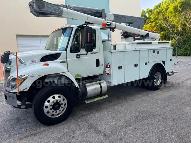 2012 International 730 47 ft, Over-Center Utility Bucket Truck with single man bucket,