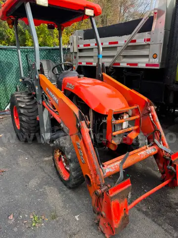 Kubota B26 TRACTOR LOADER BACKHOE 4x4