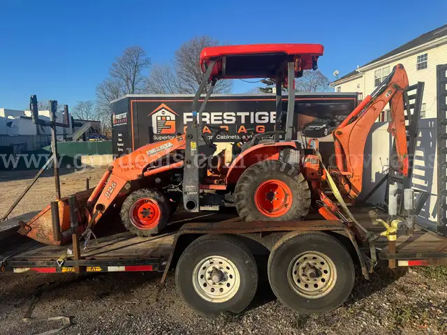 Kubota B26 TRACTOR LOADER BACKHOE 4x4 with trailer