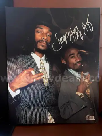 Snoop Dogg Autographed signed  11x14 Photo Tupac Shakur Beckett BAS Certified