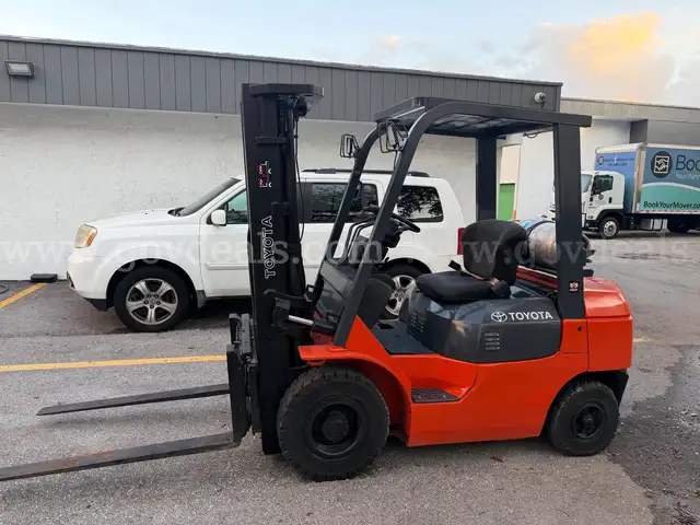 Toyota 7FGU25 Solid Tired Forklift