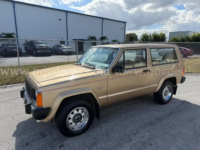 1984 AMC Jeep Cherokee Pioneer 4WD – 29k  Original Miles – 5-Speed Manual – Survivor