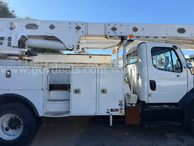 2016 Freightliner M2 106 utility bucket truck