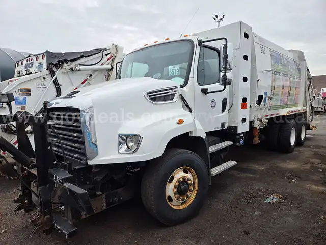 2016 Freightliner 114SD