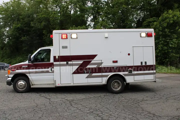 2006 Ford E450 McCoy Miller with ONLY 61k miles!