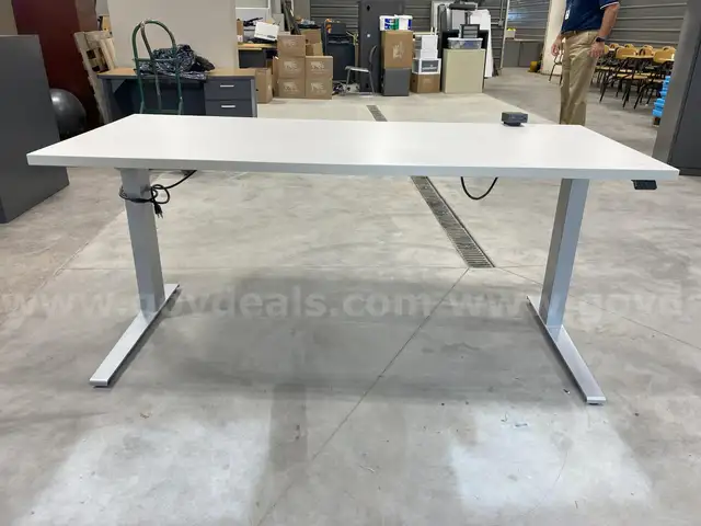 Electric desk
