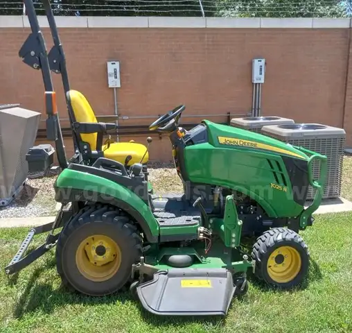 John Deere 1025R Utility Tractor/Mower