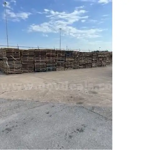 Lot of 300(+/-) Wood Pallets: Dallas Texas Dallas NDC