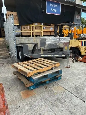 Lot of 4 Wood Pallets - FREE - Miami FL Wooden Pallets - FREE