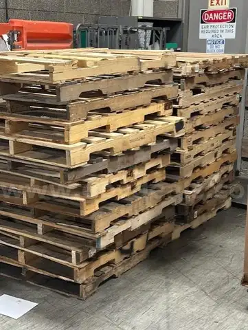 Lot of approximately 25 wood pallets