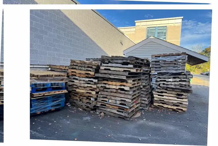 Wooden Pallets - lot of 105