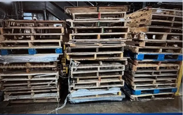 Lot of 60 (+/-) wooden pallets - Birmingham, AL