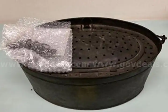 Bundle of Kitchen Gift Items - Decorative Rustic Metal Pot, 5 Tumbler Glasses, Chai Tea Mix