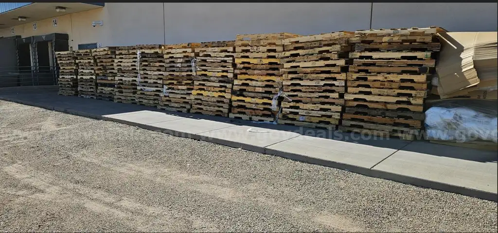 Lot of 525(+/-) Wood Pallets: El Paso, TX