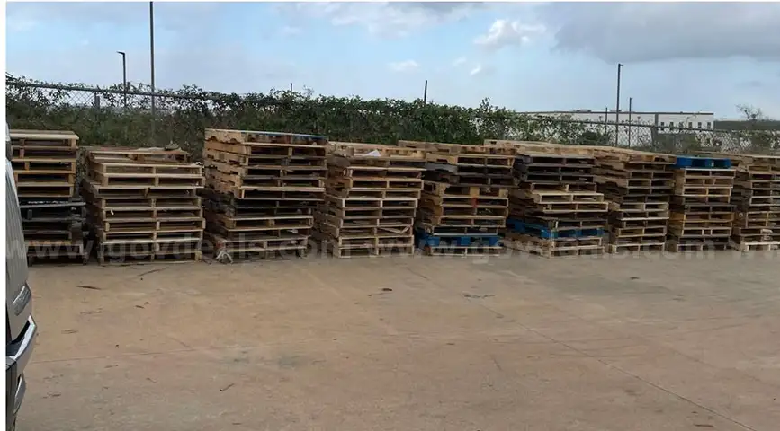 Lot of 100(+/-) Wood Pallets: Austin P&#x26;DC, TX