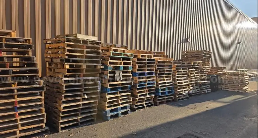 Wood Pallets Lot of 200 - Used
