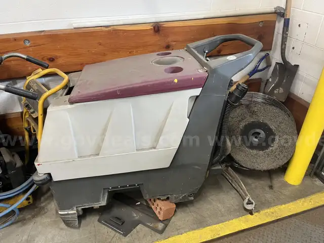 FLOOR SCRUBBER