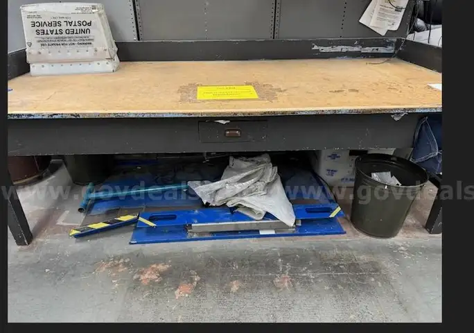 METAL SORTING TABLE