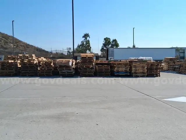 Wood Pallets, Lot of 700