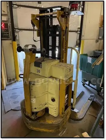 Yale Pallet Stacker - working condition