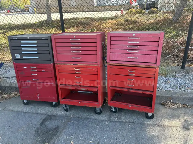 Lot of toolboxes - 3 bottoms, 3 tops