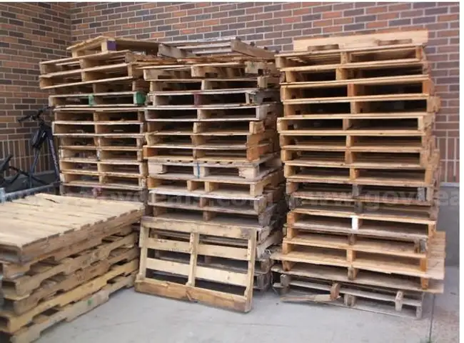 Wooden Pallets (Lot of 100+)