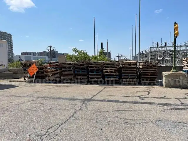 Wooden Pallets (Lot of 100+)