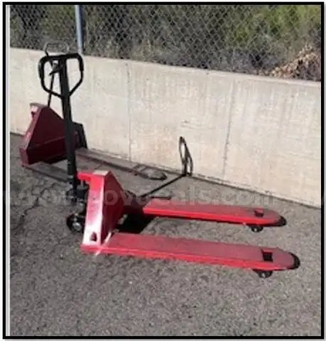 2 Manual Pallet Jacks