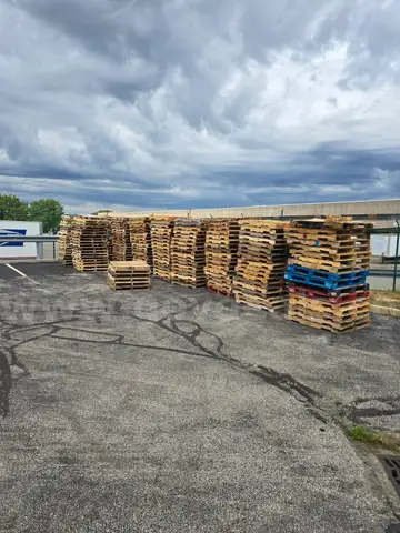 LOT of Approx. 185 Wooden Pallets