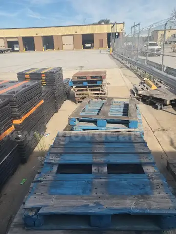 Wooden Pallets (Lot of 25)