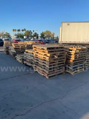 Wooden Pallets (1 lot 50 Plus)