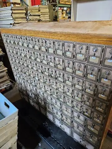 LOT 10 2 VINTAGE PO BOX BANKS
