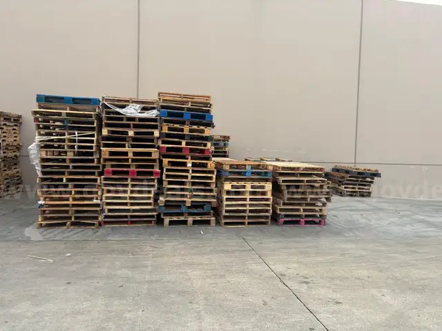 Wood Pallets, Lot of 260
