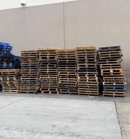 Wood Pallets, Lot of 400