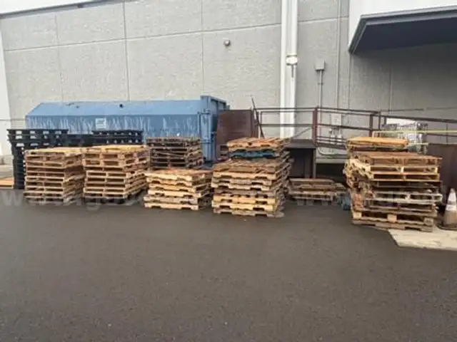 Plastic Pallets, Lot of 40