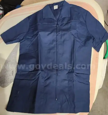 ONE LOT OF WOMEN&#x27;S WORK SHIRTS - NEW