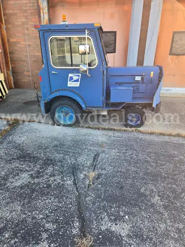 BLUE TUG TRACTOR ASSET# 1122033