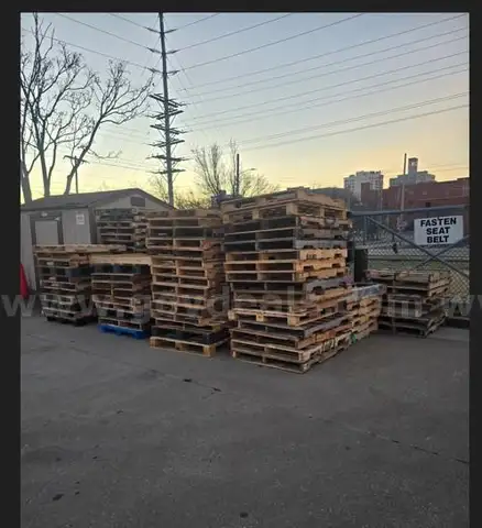 Wooden Pallets - lot of approximately 100