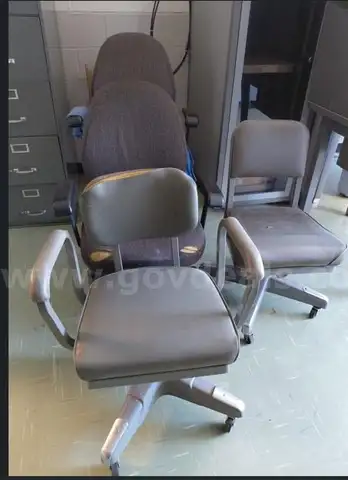 Lot of approximately 7 Chairs